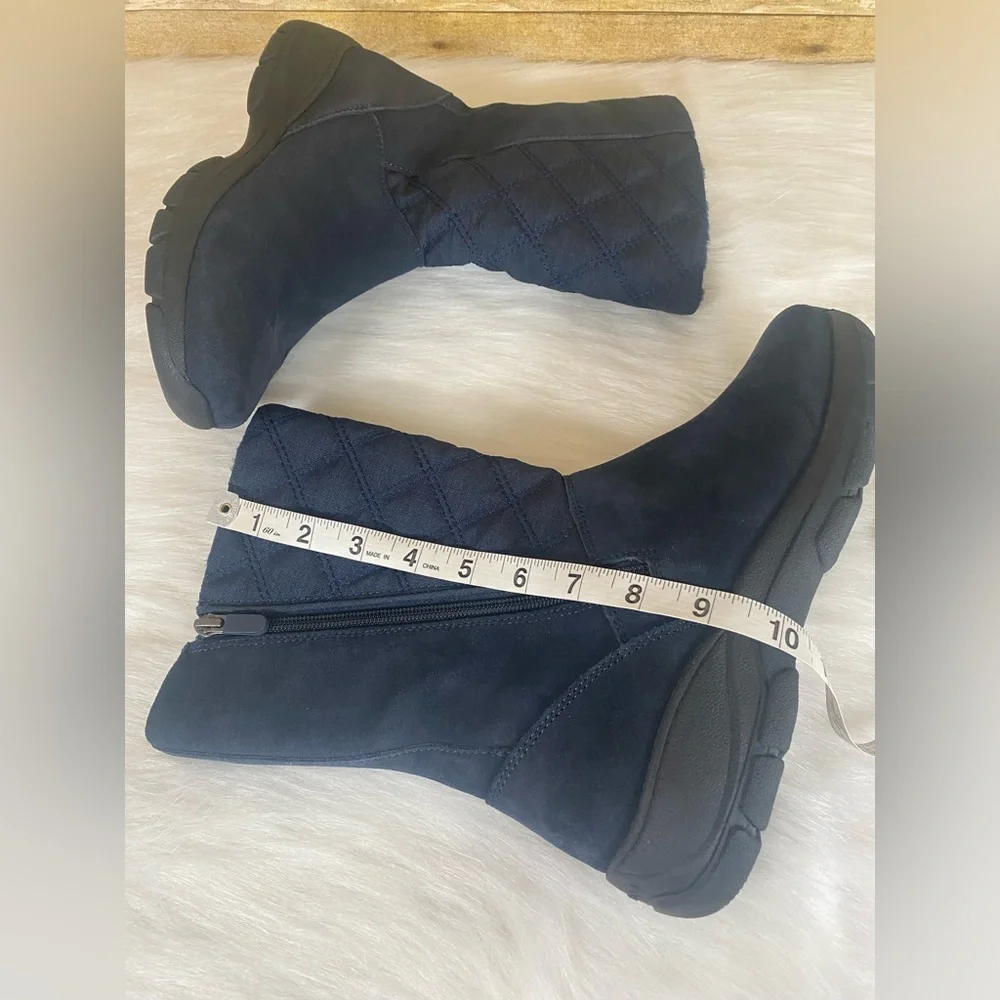 Lands End Womens Size 8D Blue Quilted Suede All Weather Zip Boots